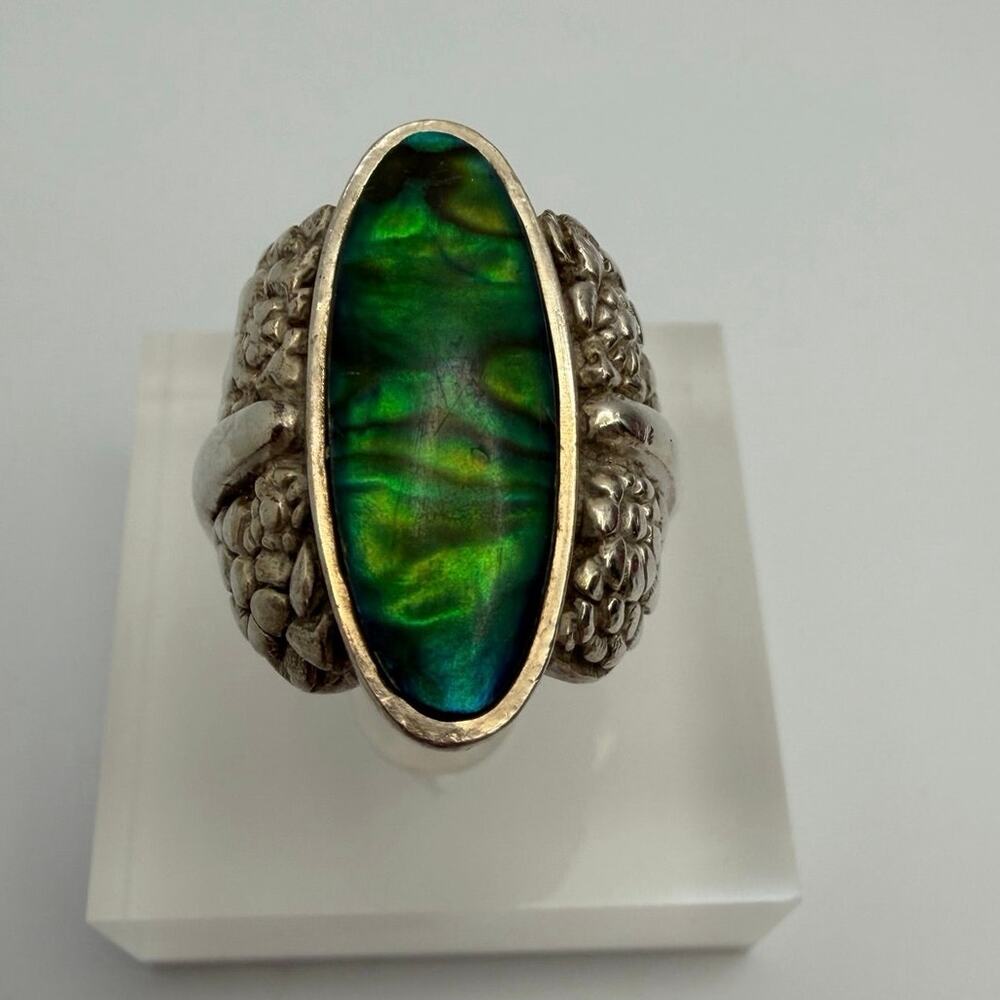 Kabana Signed Sterling Silver Iridescent Green Statement Ring Size 7.5 - 9.3g